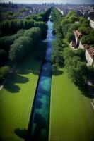 een rivier- rennen door een weelderig groen park. ai gegenereerd foto