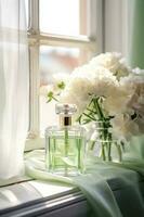 glas parfum fles met bloemen foto