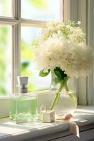 glas parfum fles met bloemen foto