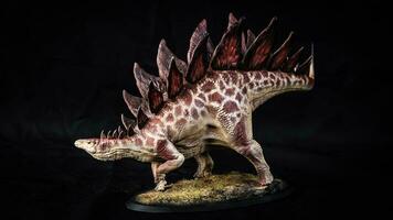 dinosaurus stegosaurus in de donker foto