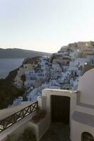 oia dorp Aan Santorini eiland in Griekenland Bij zonsondergang foto