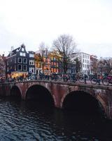 amsterdam, nederland 2018- uitzicht op het water van amsterdam foto