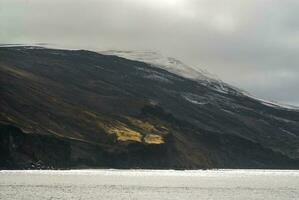 antarctisch bergachtig landschap, bedrog eiland foto