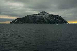 wild bevroren landschap, antarctica foto