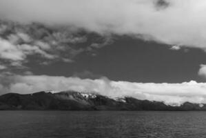 antarctisch bergachtig landschap, bedrog eiland, antarctica foto