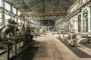 oud verlaten fabriek ergens in belgië. foto