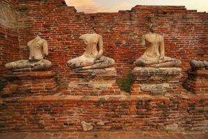 ayutthaya historisch park, oude en mooi tempel in ayutthaya periode wat chaiwatthanaram, Thailand foto