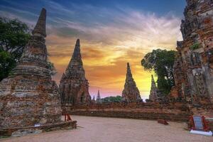 ayutthaya historisch park, oude en mooi tempel in ayutthaya periode wat chaiwatthanaram Thailand foto