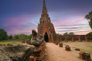 ayutthaya historisch park, oude en mooi tempel in ayutthaya periode wat chaiwatthanaram, Thailand foto