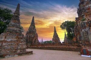 ayutthaya historisch park, oude en mooi tempel in ayutthaya periode wat chaiwatthanaram, Thailand foto