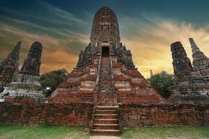 ayutthaya historisch park, oude en mooi tempel in ayutthaya periode wat chaiwatthanaram, Thailand foto