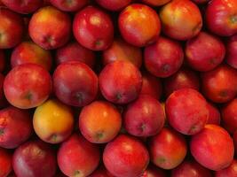 vers appels Bij de fruit markt. foto