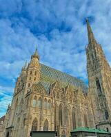 stephansdom visie met blauw lucht, st. stephen's kathedraal Aan de plein Stephansplein, Oostenrijk . foto