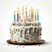 verjaardag taart met kaarsen geïsoleerd foto