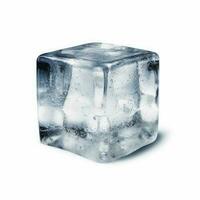 ijs kubus geïsoleerd Aan wit achtergrond ai gegenereerd foto