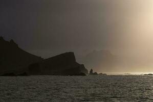 zonsondergang over- antarctica zee foto