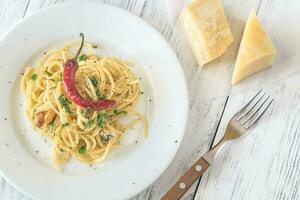 spaghetti aglio olio e peperoncino foto