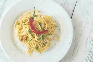 spaghetti aglio olio e peperoncino foto