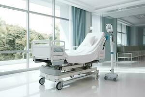 helder wit modern multi geduldig bed in ziekenhuis foto
