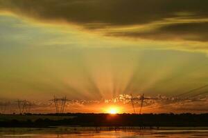 mooi zonsondergang visie in las pampa, Argentinië foto