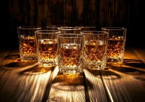 alcohol drankjes Aan houten tafel foto