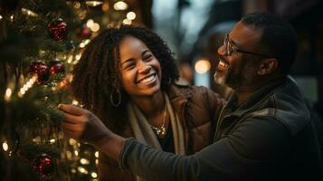 gelukkig jong volwassen Afrikaanse Amerikaans paar decoreren de Kerstmis boom samen - generatief ai. foto