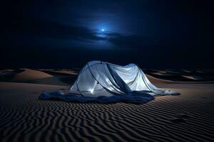 tent met de maan schijnend in de nacht lucht foto