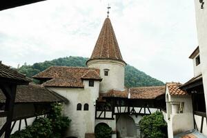 de zemelen kasteel in Roemenië. dracula middeleeuws kasteel in Karpaten, transsylvanië. foto