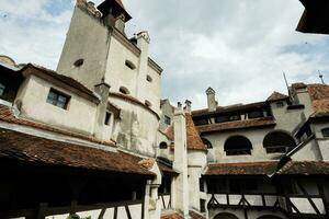 de zemelen kasteel in Roemenië. dracula middeleeuws kasteel in Karpaten, transsylvanië. foto