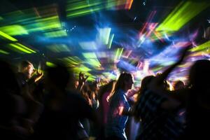 de levendig energie van een druk nachtclub met kleurrijk lichten en pulserend muziek. beweging vervagen, markeren de dynamisch dans beweegt van de mooi meisjes en jongens. generatief ai foto