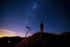 een sterrenkijker zitstokken Aan een heuvel, zijn telescoop wees naar de nacht de hemel hemel- lichamen. generatief ai foto