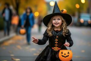 een dichtbij - omhoog fotograaf van een weinig meisje, versierd in een charmant heks kostuum, wandelen langs de straat met een verrukkelijk pompoen - vormig snoep. generatief ai foto