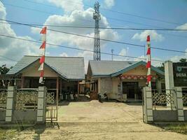 kuaro Kalimantan timur, Indonesië 03 augustus 2023. u kan zien de vlag wimpel naar Welkom de verjaardag van de republiek van Indonesië foto