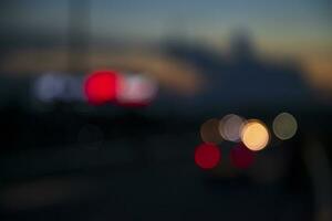 nacht stad straat verkeer abstract wazig bokeh lichten achtergrond foto