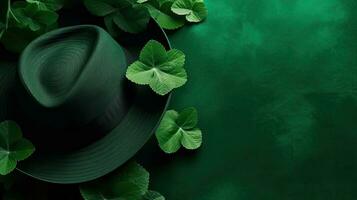 st Patrick banier concept ontwerp van groen hoed en groen bladeren Aan groen pastel achtergrond, ai generatief foto