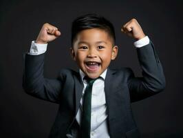 Aziatisch kind in emotioneel dynamisch houding in school- ai generatief foto