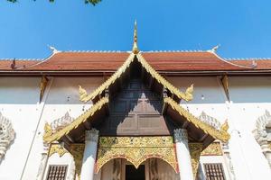 wat chedi luang varavihara - het is een tempel met een grote pagode in de chiang mai in thailand