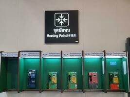Bangkok, Thailand Aan mei 21, 2023. openbaar telefoons gelegen Bij don mueang Internationale luchthaven foto