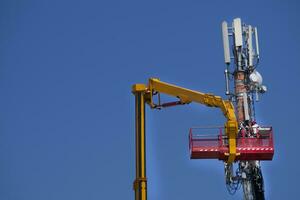 onderhoud naar een antenne voor communicatie foto