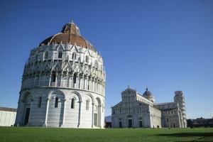 de doopkapel in piazza dei wonderbaarlijk in Pisa foto