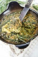 veganistisch keuken omelet met kikkererwten meel en agretti foto