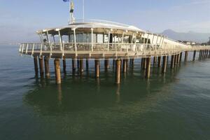 dag antenne visie van de pier in lido di kameraadschap Toscane Italië foto