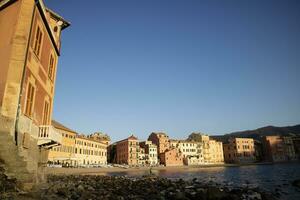 zonsopkomst visie van de baai van stilte in sestri levante foto