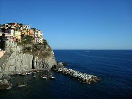 karakteristiek kleurrijk dorp van manarola Ligurië foto