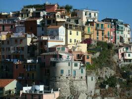 karakteristiek kleurrijk dorp van manarola Ligurië foto