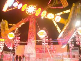 visie van een kermis Bij nacht foto