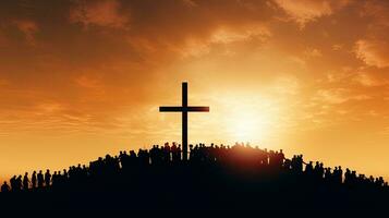 silhouet van kruis Aan heuvel tegen lucht Christendom embleem foto