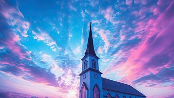 religieus gebouw silhouet tegen blauw Purper wolk gevulde lucht foto