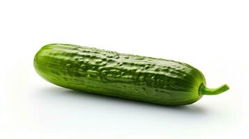 groen komkommer Aan een blanco oppervlakte foto