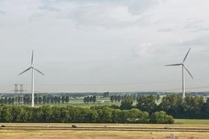 windmolens als generator voor windturbines in nederland foto